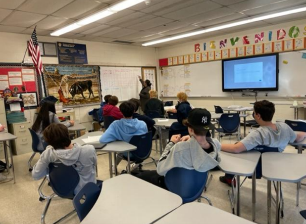 Students playing ¡Peligro! in a classroom